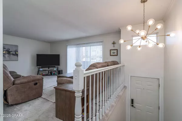 2271 KNIGHTSBRIDGE CT, Grand Forks, ND 58201