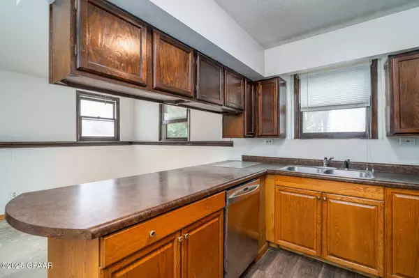 3 GARDEN CIR NW, East Grand Forks, MN 56721