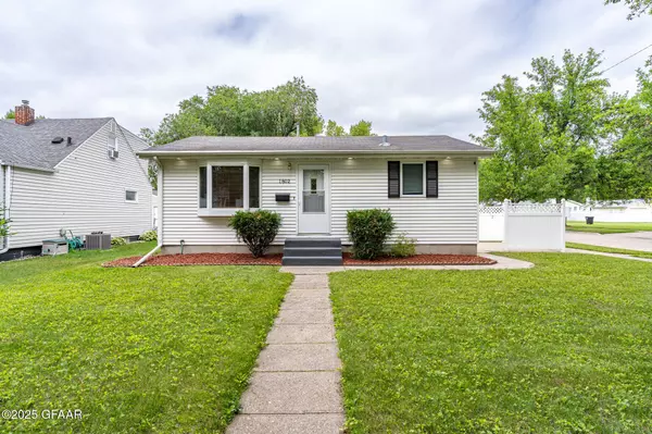 1802 9TH AVE N, Grand Forks, ND 58203