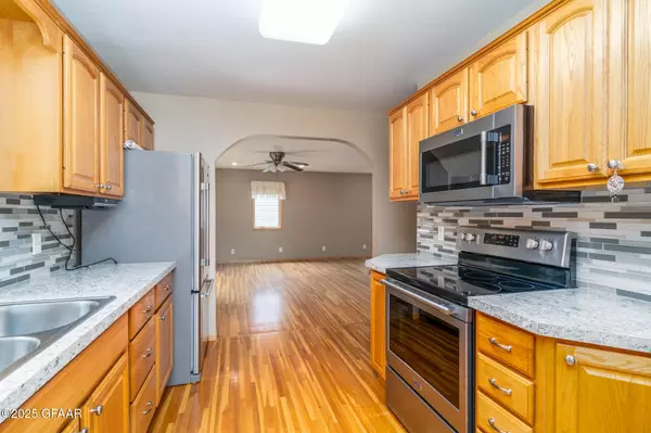 1802 9TH AVE N, Grand Forks, ND 58203