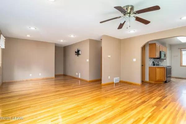 1802 9TH AVE N, Grand Forks, ND 58203