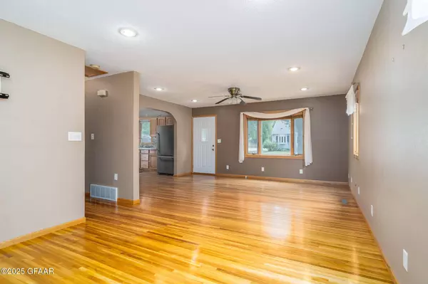 1802 9TH AVE N, Grand Forks, ND 58203