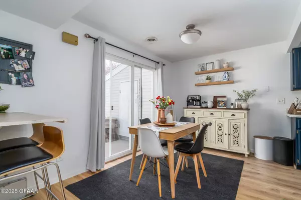 44 PARKVIEW CIR, Grand Forks, ND 58201