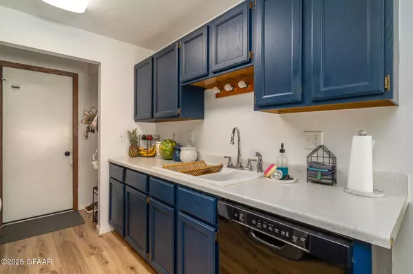 44 PARKVIEW CIR, Grand Forks, ND 58201