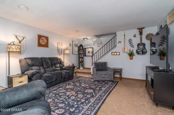 2542 26TH AVE S, Grand Forks, ND 58201