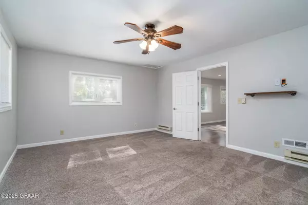 1512 19TH ST NW, East Grand Forks, MN 56721