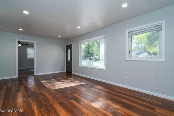 1512 19TH ST NW, East Grand Forks, MN 56721