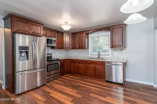 1512 19TH ST NW, East Grand Forks, MN 56721