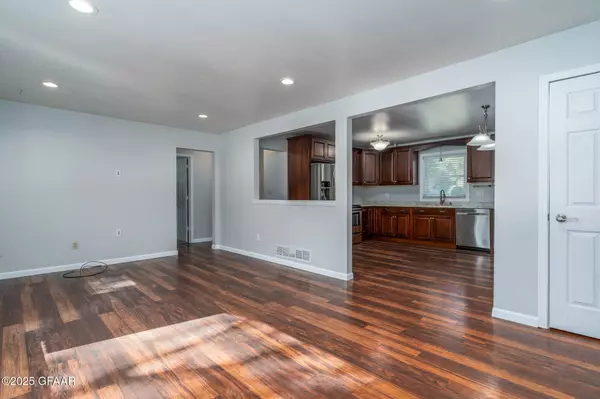 1512 19TH ST NW, East Grand Forks, MN 56721