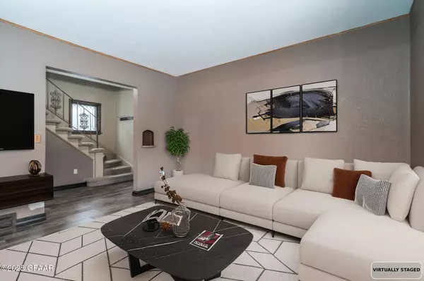 824 CHESTNUT ST, Grand Forks, ND 58201