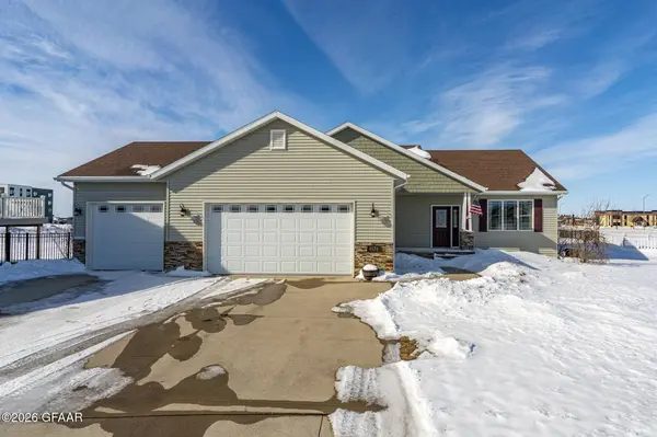 4124 SUN CIRCLE, Grand Forks, ND 58201