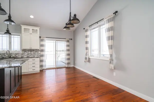 4124 SUN CIRCLE, Grand Forks, ND 58201