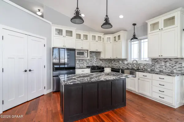 4124 SUN CIRCLE, Grand Forks, ND 58201