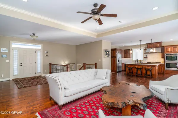 1482 ROBERT CIR, Grand Forks, ND 58201