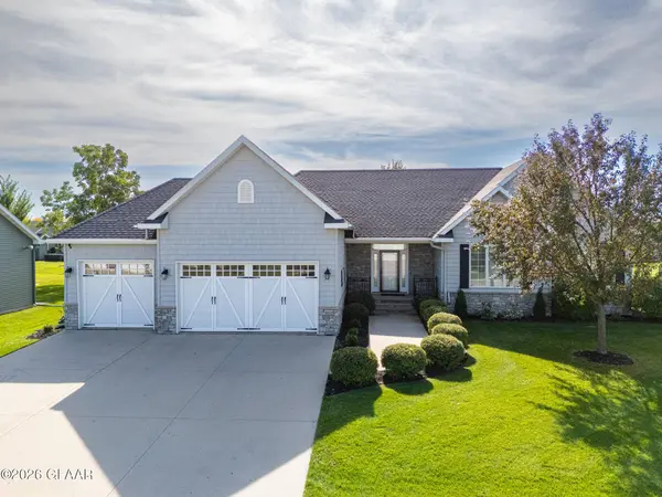1482 ROBERT CIR, Grand Forks, ND 58201