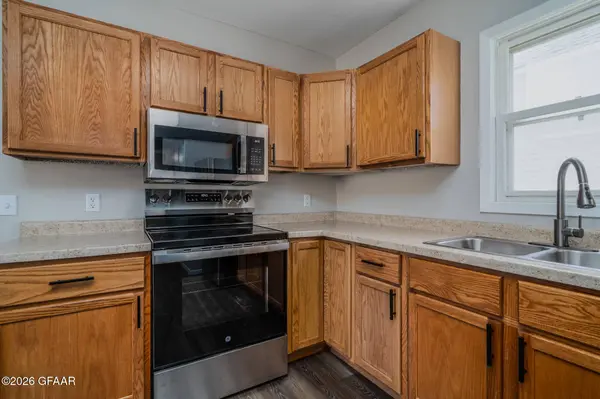 417 2ND AVE NE, East Grand Forks, MN 56721