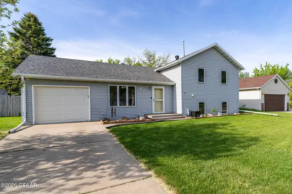 430 BURDICK CT, Grand Forks, ND 58203