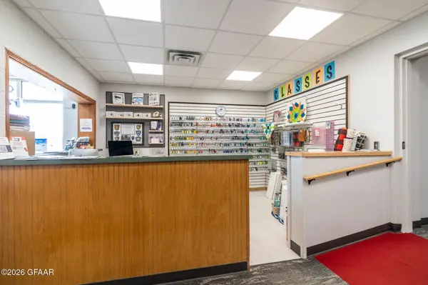 1525 CENTRAL AVE NW, East Grand Forks, MN 56721