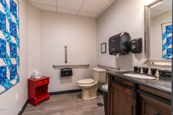 1525 CENTRAL AVE NW, East Grand Forks, MN 56721
