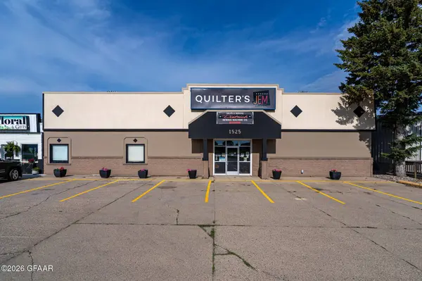 1525 CENTRAL AVE NW, East Grand Forks, MN 56721