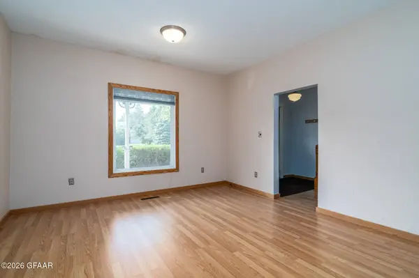 323 4TH ST, Thompson, ND 58278
