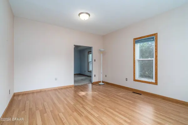 323 4TH ST, Thompson, ND 58278