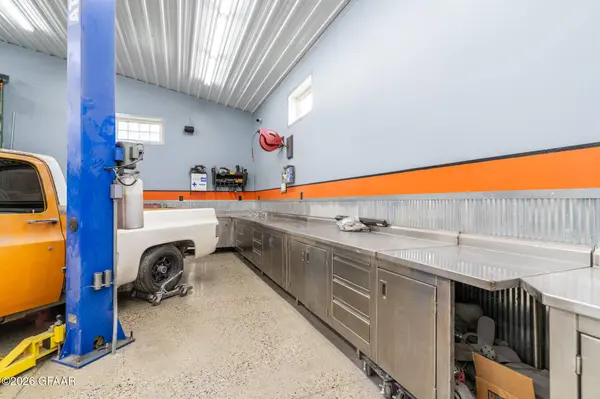2866 HEARTLAND BUSINESS CT, Grand Forks, ND 58201