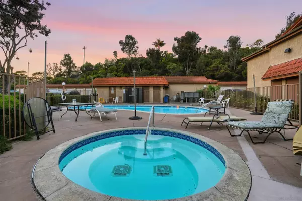 265 Loma Alta Dr #D8, Oceanside, CA 92054