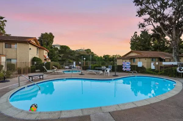 265 Loma Alta Dr #D8, Oceanside, CA 92054