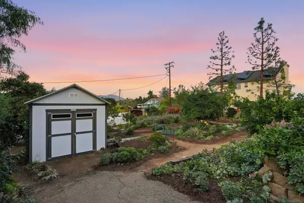 109 Scenic Dr, El Cajon, CA 92021