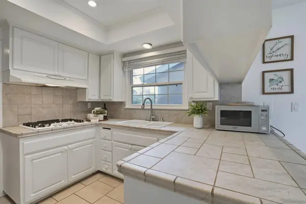 1806 Stewart St, Oceanside, CA 92054