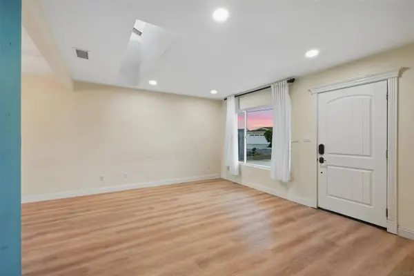 5241 Jamestown, San Diego, CA 92117