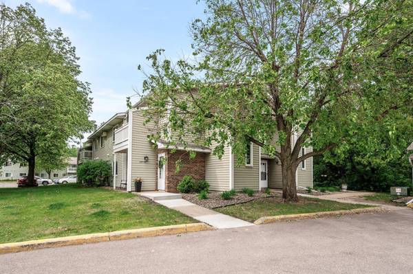 2478 Cobble Hill Alcove #C, Woodbury, MN 55125
