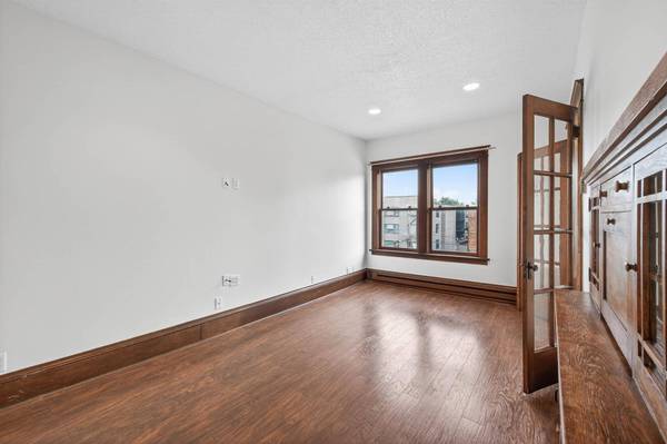 391 Laurel AVE #304, Saint Paul, MN 55102