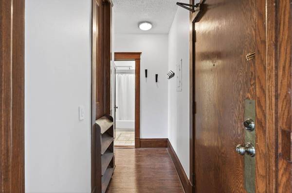 391 Laurel AVE #304, Saint Paul, MN 55102