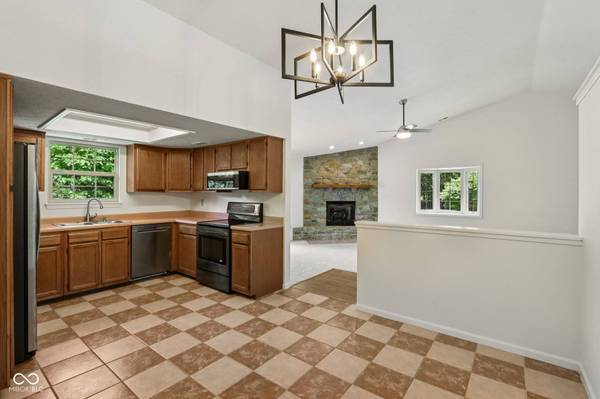 162 Hickorywood CT, Brownsburg, IN 46112