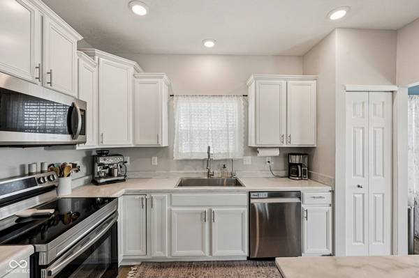 6611 Honeysuckle WAY, Pendleton, IN 46064