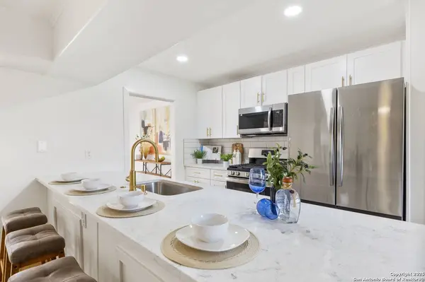 242 Yosemite, Hollywood Park, TX 78232
