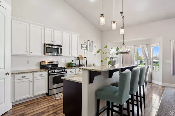 2206 W LLOYDWOOD DR, Kaysville, UT 84037