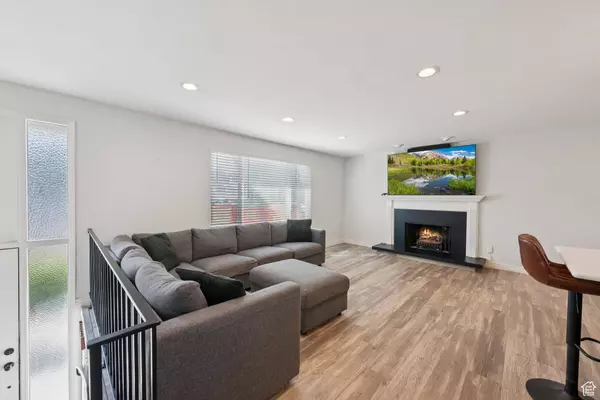 8480 S CORNELL DR, Sandy, UT 84094