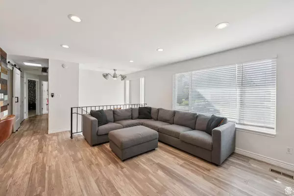 8480 S CORNELL DR, Sandy, UT 84094