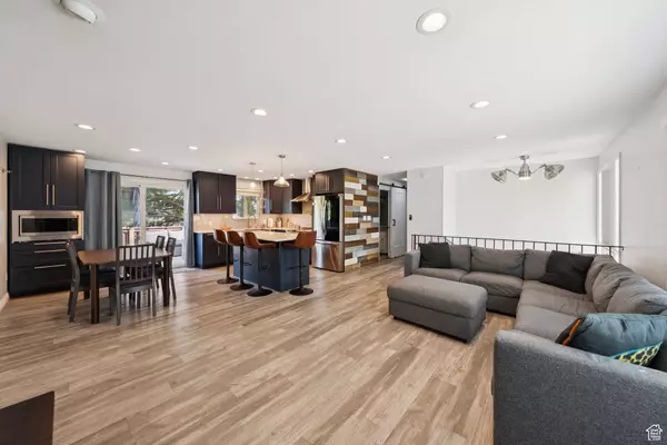 8480 S CORNELL DR, Sandy, UT 84094