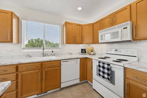 975 W FOXBORO DR, North Salt Lake, UT 84054