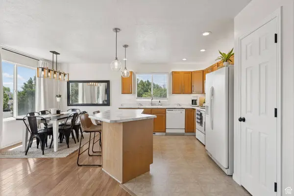975 W FOXBORO DR, North Salt Lake, UT 84054
