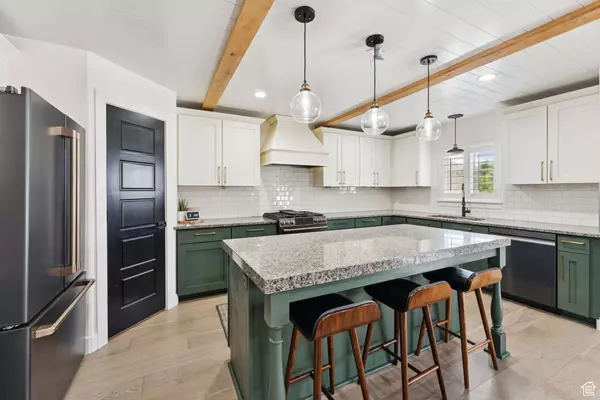 2228 S MOUNTAIN BLVD, Woods Cross, UT 84087