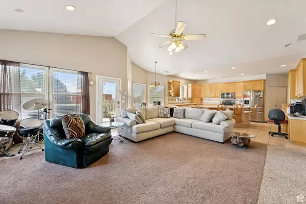 395 W BURTON LN, Kaysville, UT 84037