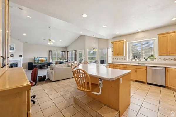 395 W BURTON LN, Kaysville, UT 84037