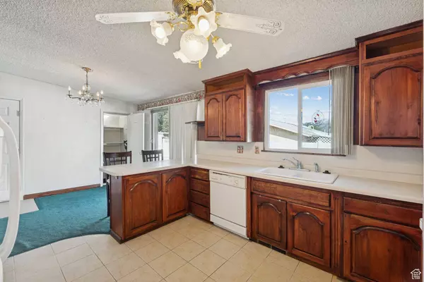 5689 S SPACERAMA DR W, Murray, UT 84123