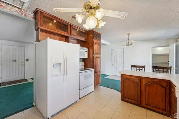 5689 S SPACERAMA DR W, Murray, UT 84123