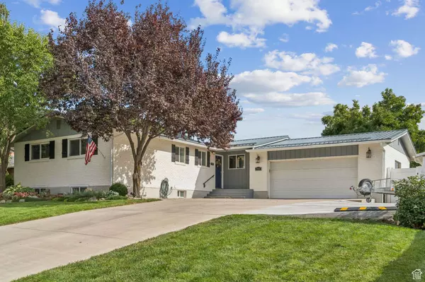 990 MANCHESTER RD E, Kaysville, UT 84037